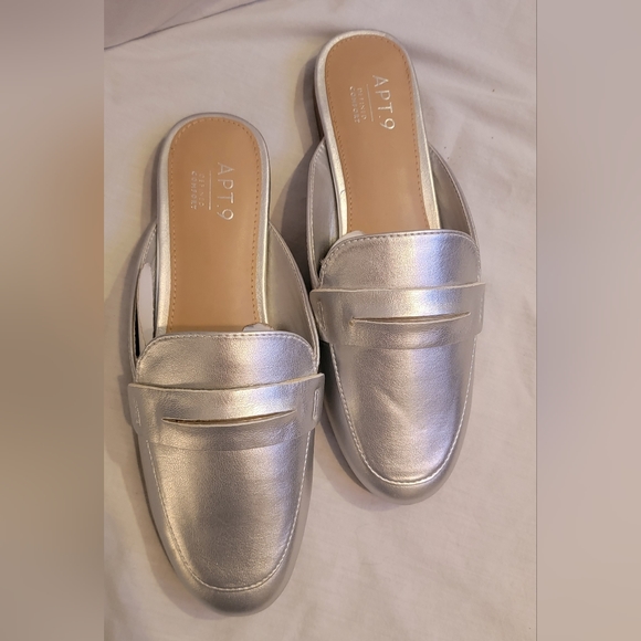Apt. 9 NEW (without box) Metallic Silver Slides/Flats/Loafers Size 6.5 - Picture 4 of 5